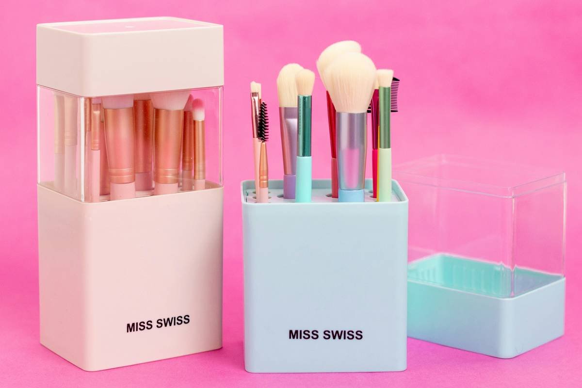 The Ultimate Guide to Choosing the Perfect Makeup Stand Holder (Without Wasting $47 on Clutter)