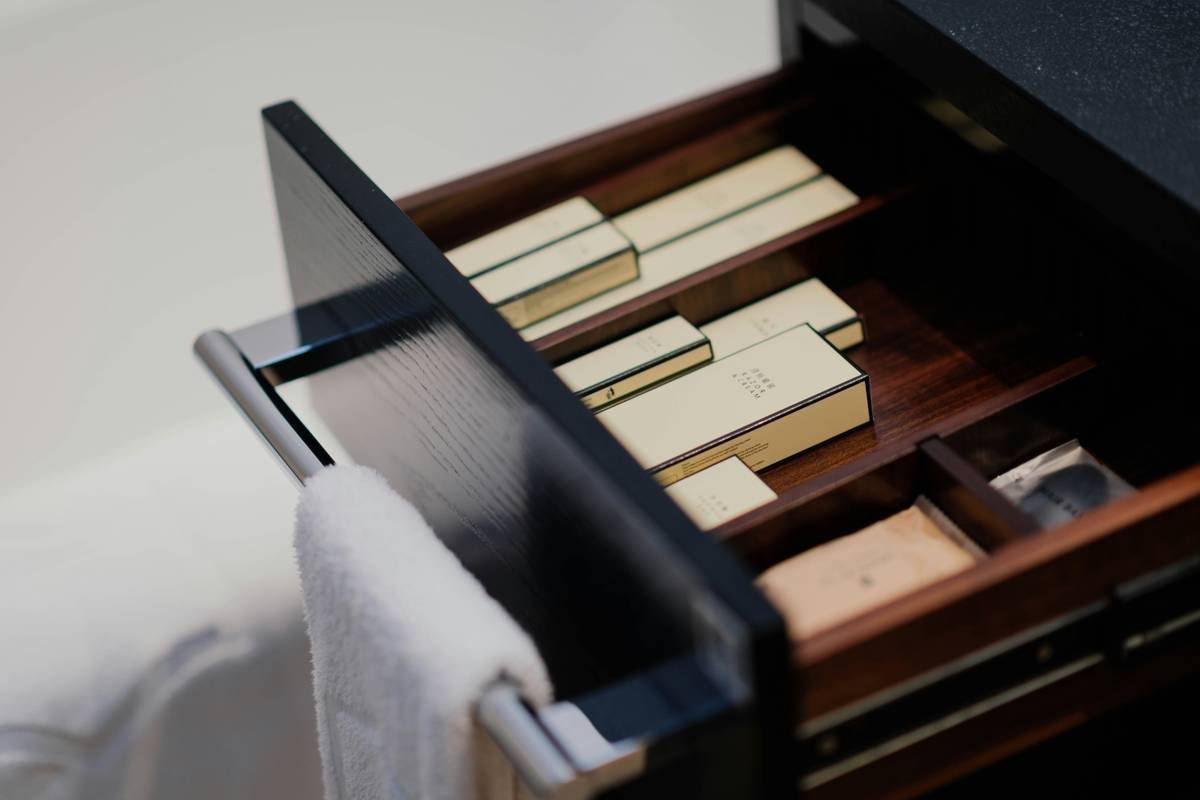 Why Your Makeup Chaos Needs a Beauty Storage Holder—And How to Pick the *Right* One