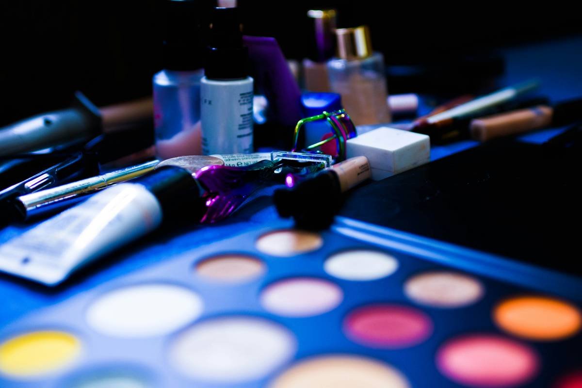 Why Your Makeup Deserves a Throne: The Ultimate Guide to Choosing the Perfect Cosmetic Organizer Display