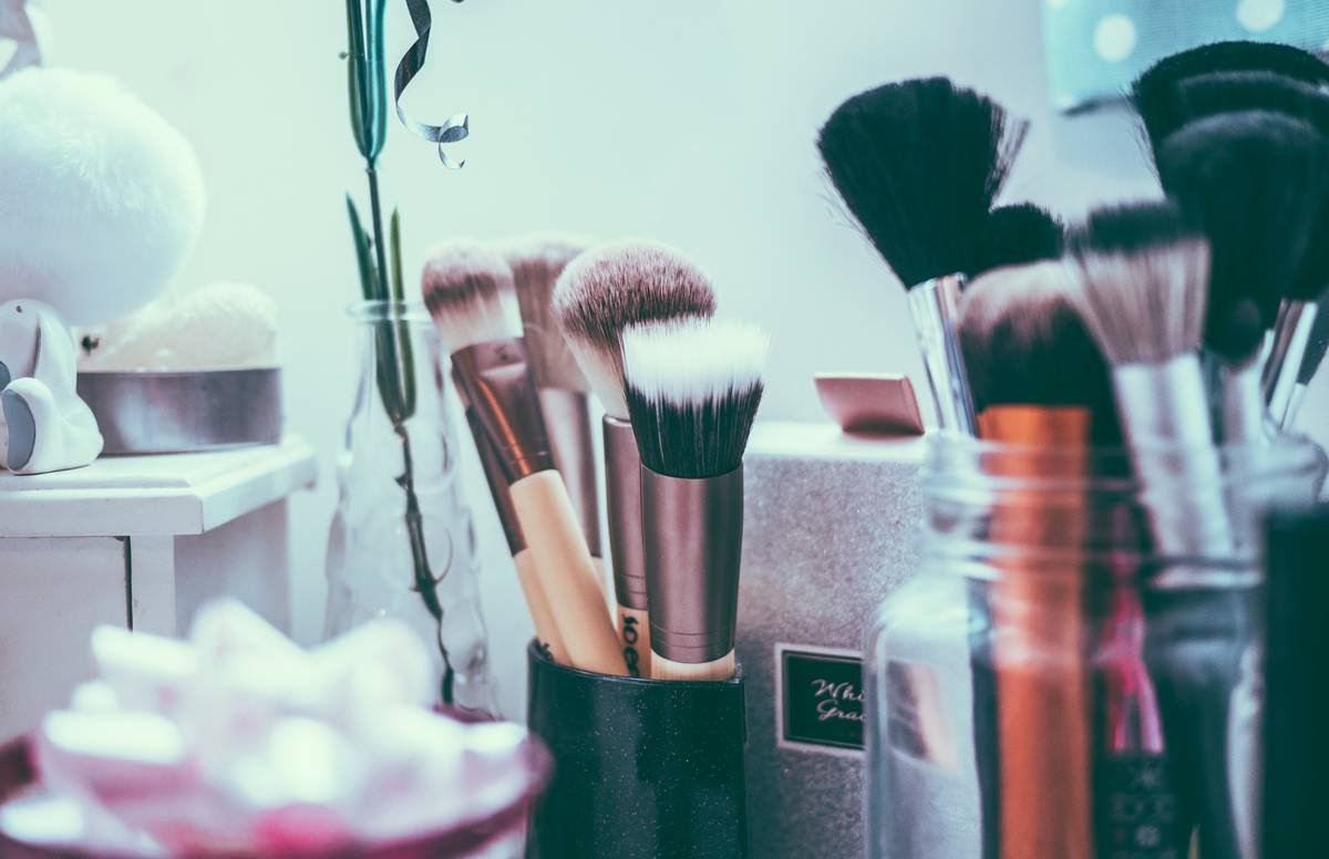 Why Your Makeup Stand Shelf Is Secretly Sabotaging Your Beauty Routine (And How to Fix It)