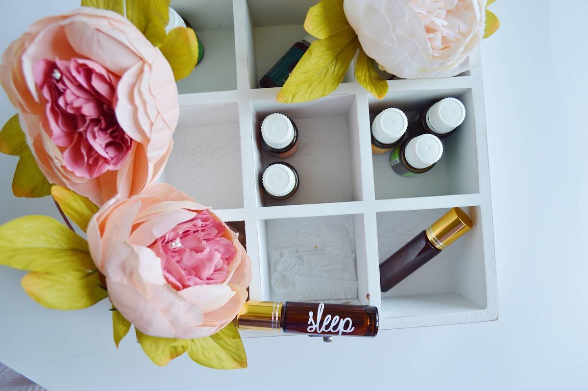 Compact cosmetic storage rack organizing makeup brushes and compacts on a small desk