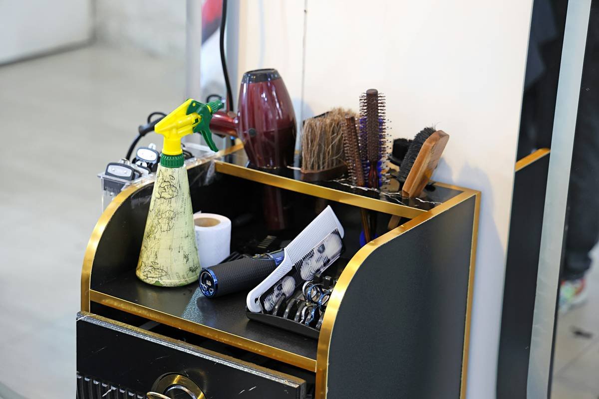 Why Your Beauty Stand Rack Is Secretly Sabotaging Your Makeup Game
